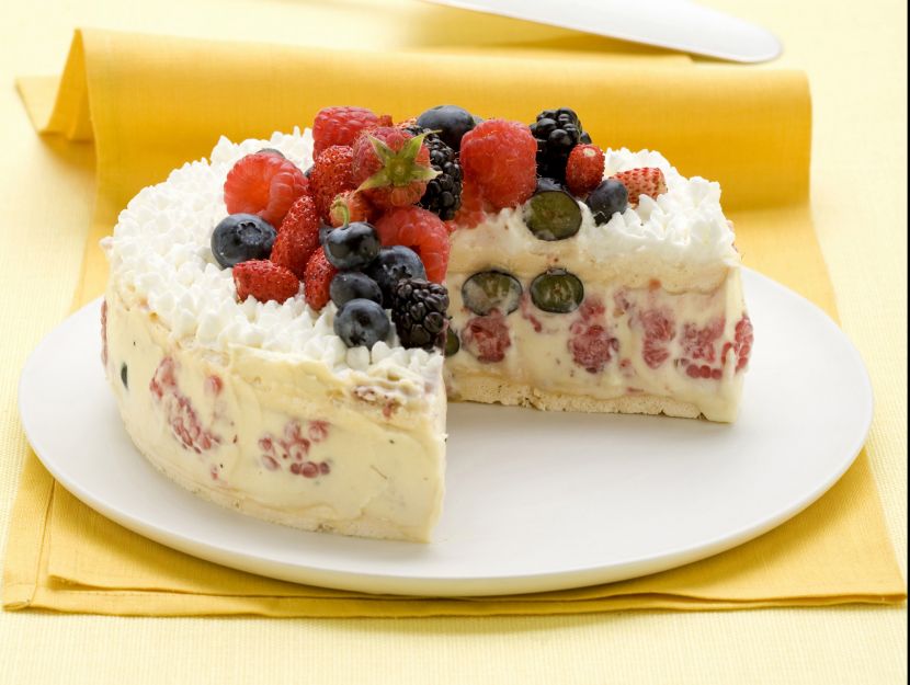 torta-meringata-con-i-frutti-di-bosco immagine
