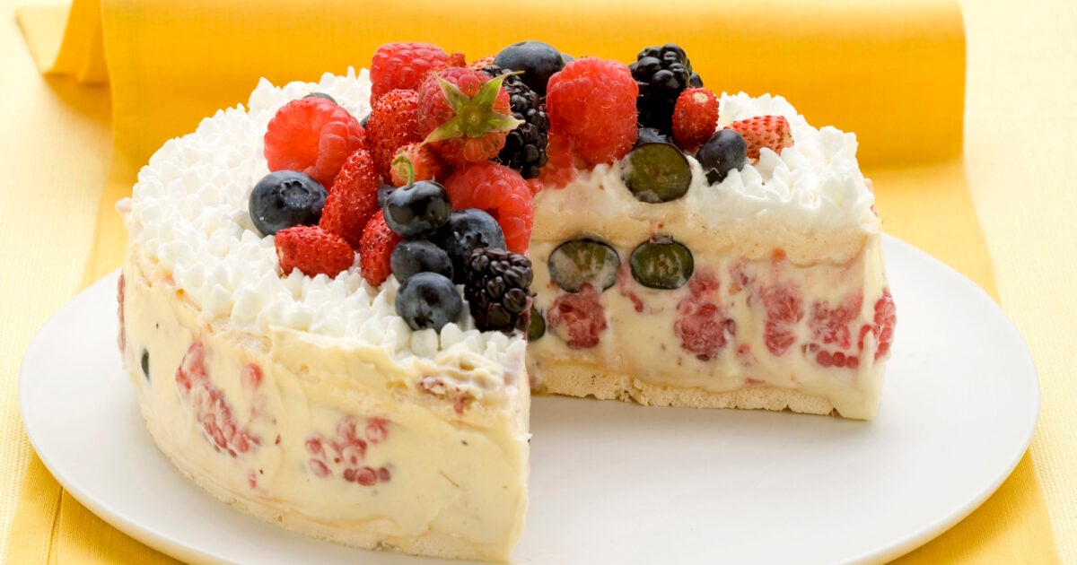 Ricetta Torta meringata con i frutti di bosco - Donna Moderna