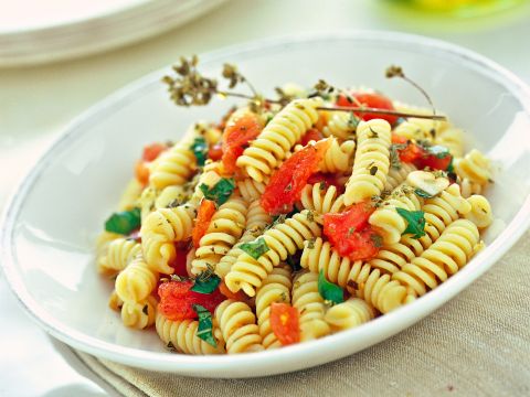 Fusilli con sugo alla crudaiola