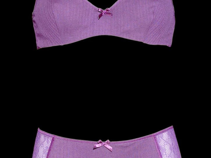 Viola bacia tutti, anche il completo intimo di Tezenis