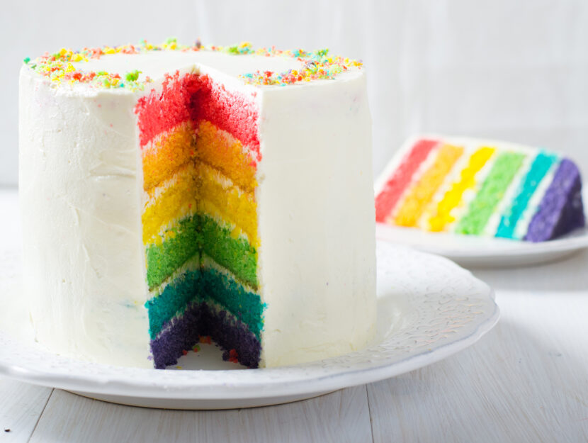 Torta arcobaleno o rainbow cake