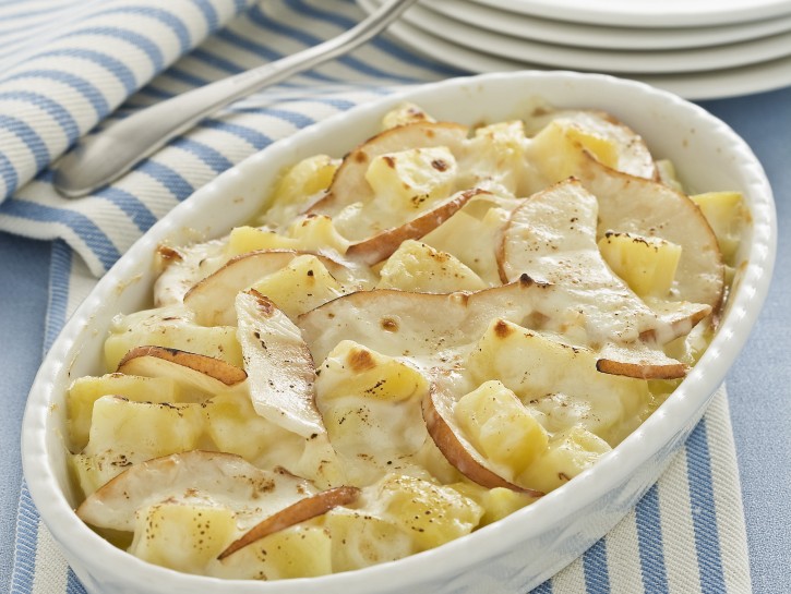 gratin-con-taleggio-besciamella-e-pere preparazione