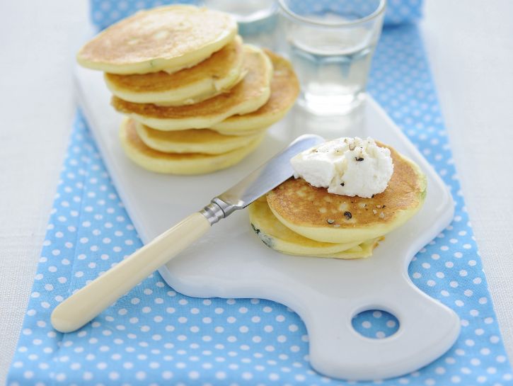 pancakes-di-ricotta-con-cipollotti immagine