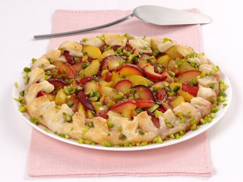 Sfogliata di prugne e pistacchi