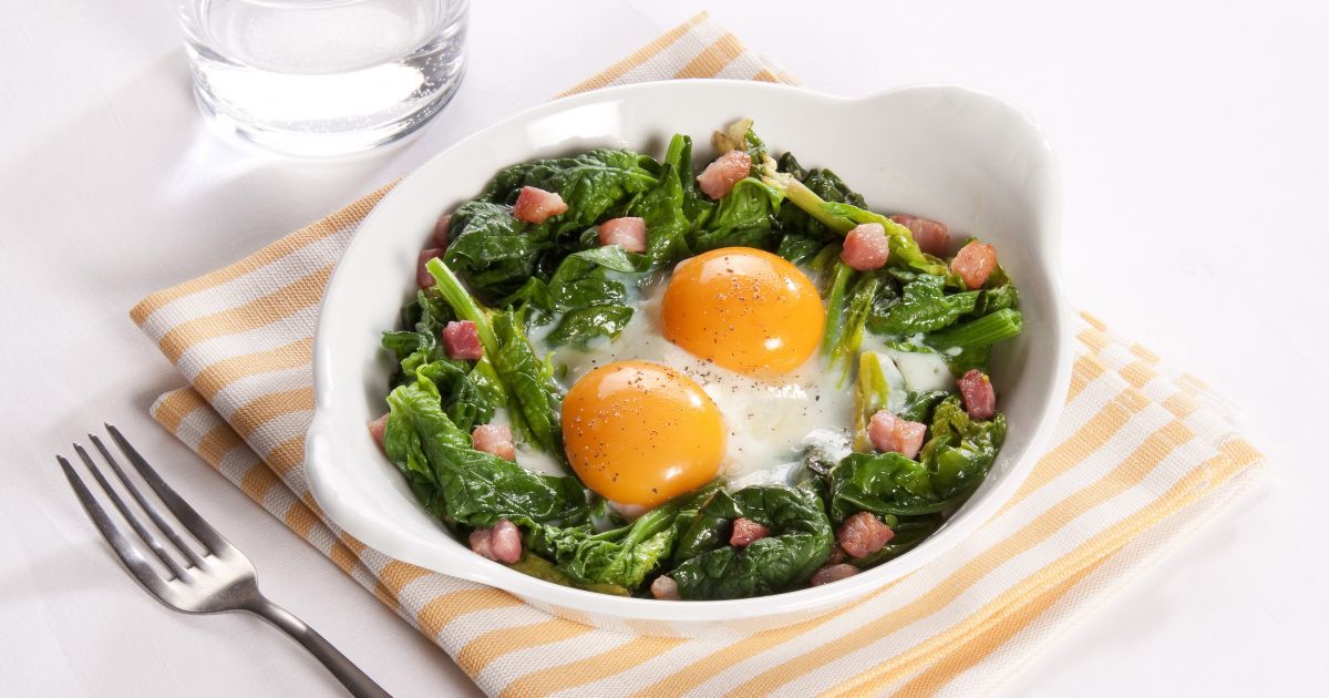 Ricetta Uova con spinaci e pancetta Donna Moderna