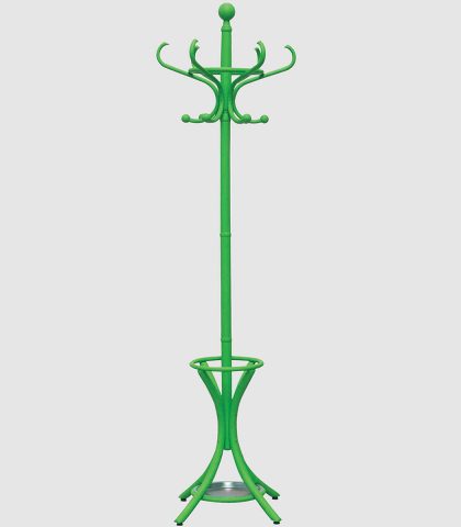 Romantico e naturalmente verde l’appendiabiti in legno verniciato (Romeo di Seletti, cm 185h, €