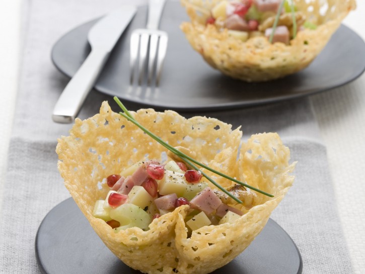 cestini-con-insalata-di-sedano-e-prosciutto preparazione