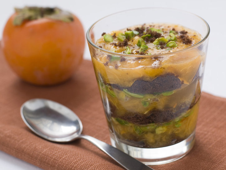 Trifle di cachi ai pistacchi