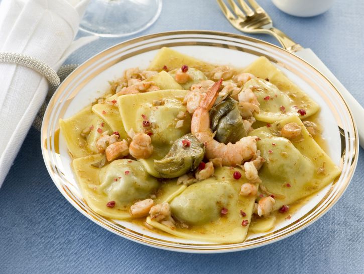 Ravioli di carciofi con sugo di gamberi