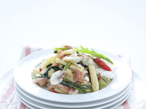 Gemelli con catalogna, speck e burrata