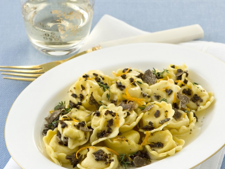 tortelli-con-fonduta-e-tartufo-nero foto