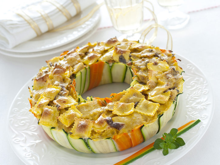 Corona di zucchine con raviolini
