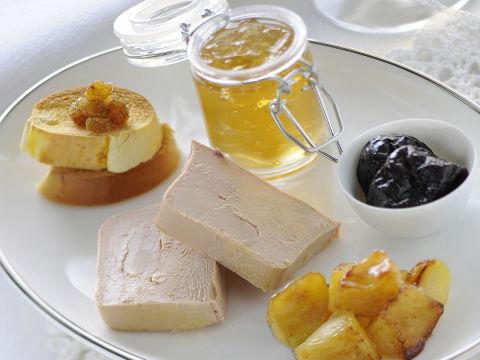 Foie gras con mele caramellate e gelatina di vino
