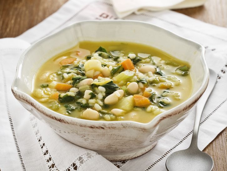 minestrone-di-verdure-con-il-pesto preparazione