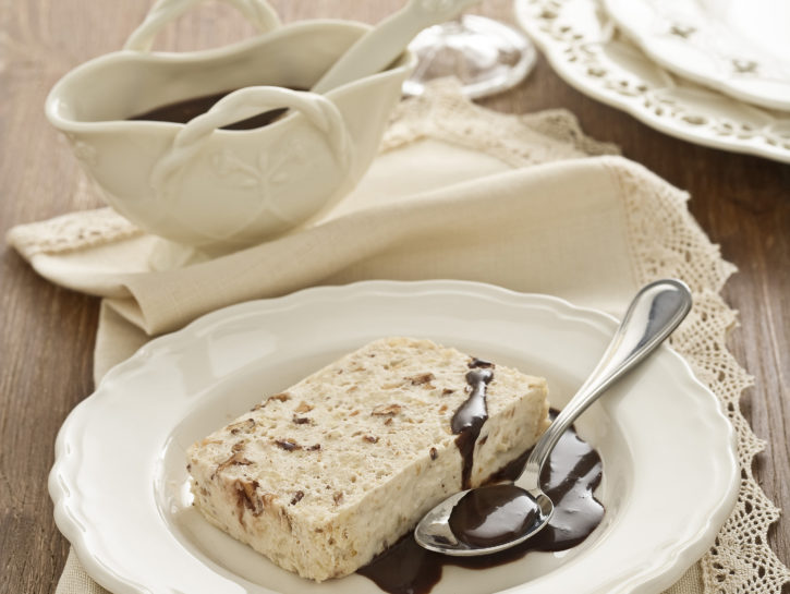 Semifreddo con salsa al cioccolato