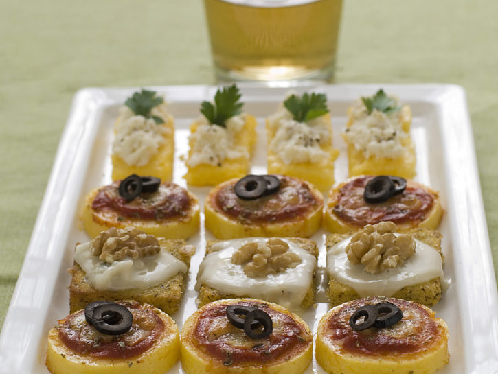 Crostini misti di polenta