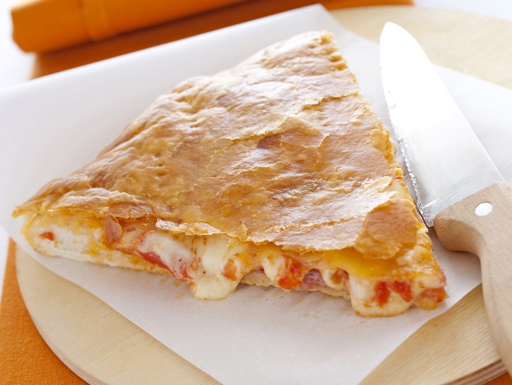 Pizza parigina con la pasta sfoglia