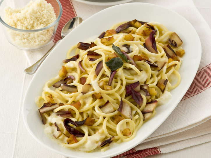 Spaghetti con taleggio e radicchio