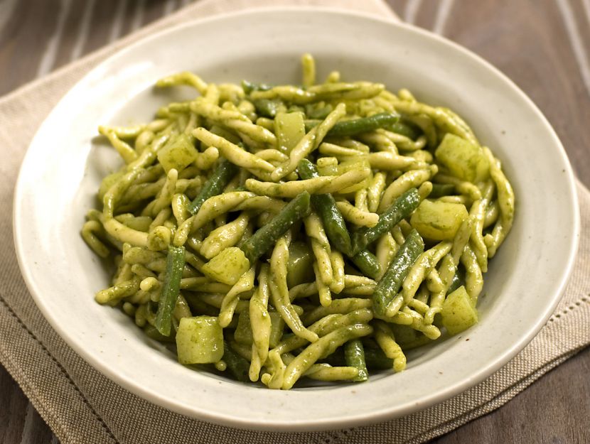 trofie-alla-genovese-con-pesto-patate-e-fagiolini