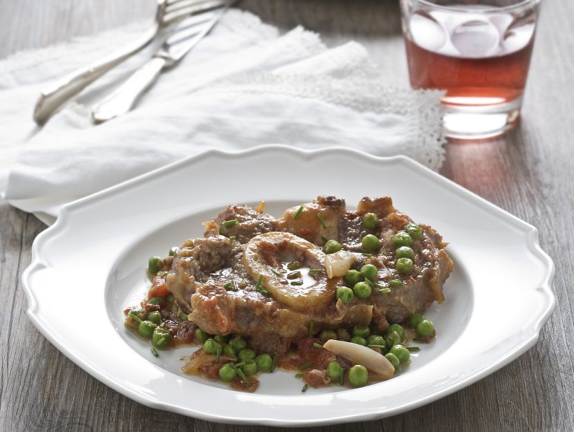 ossobuco-di-manzo-con-piselli-e-pancetta preparazione