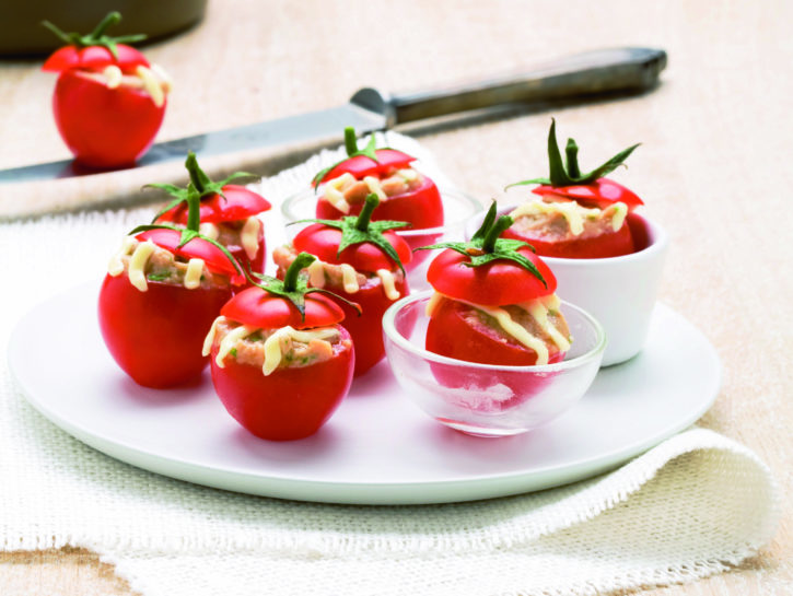 Pomodorini farciti con salsa di tonno e maionese