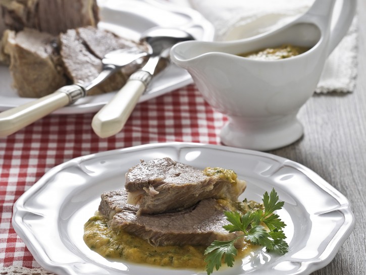Punta lessata con salsa di verdure