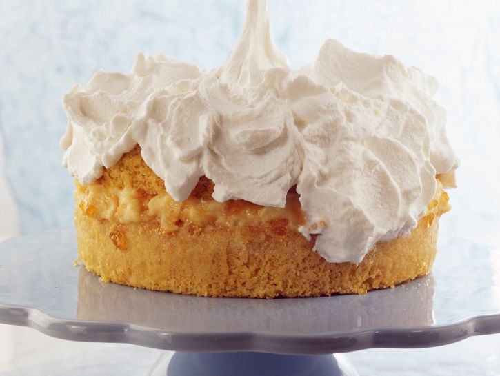 Torta di carote e mandorle con la panna