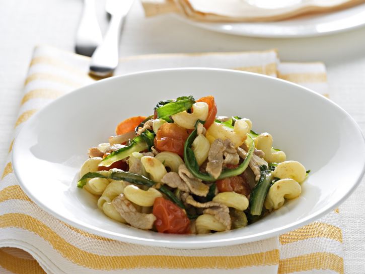 Cellentani con straccetti e puntarelle