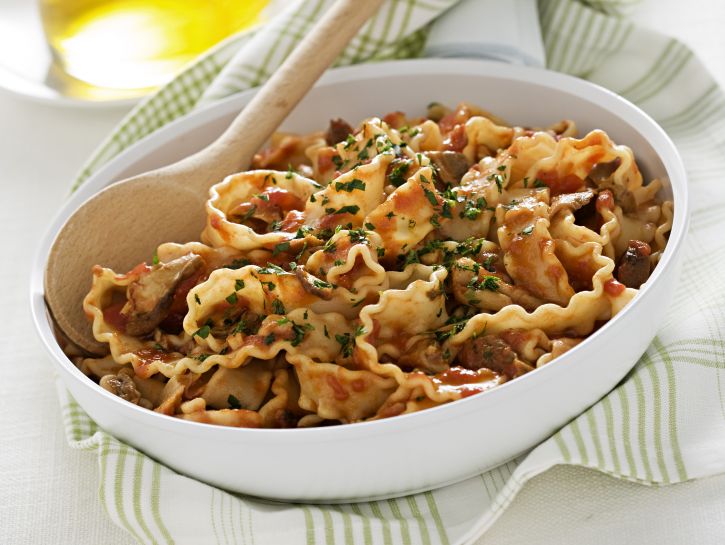 Mafaldine con sugo ai funghi secchi
