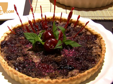 Crostata di ciliegie glassate al vino rosso