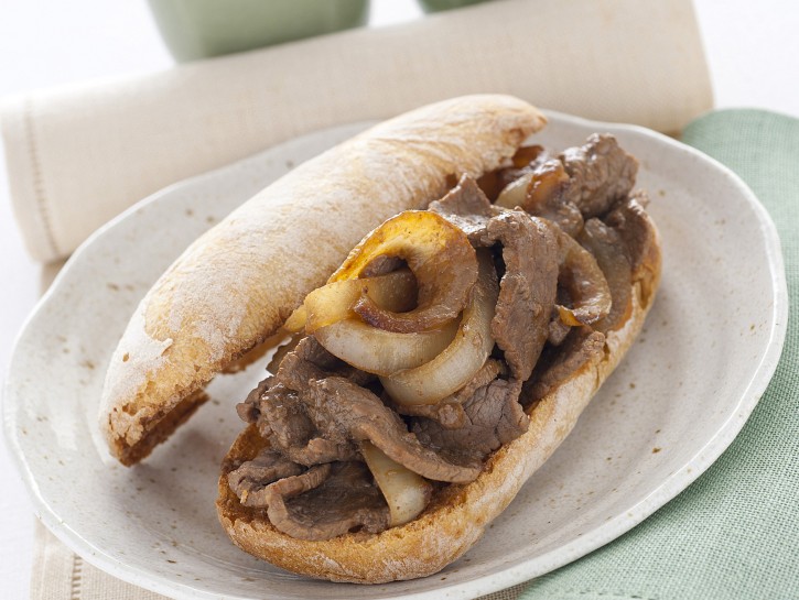 Ciabattine con straccetti di manzo e cipolla