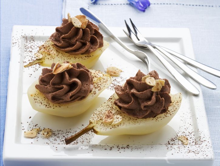 Pere ripiene di mousse profumata al rum