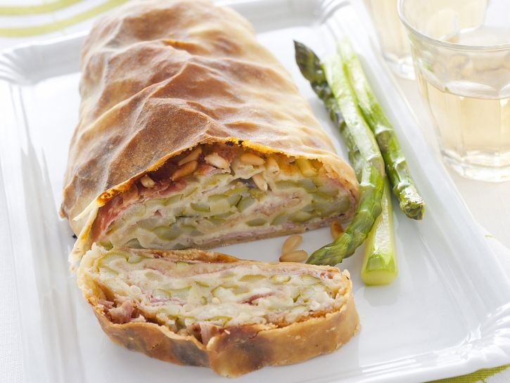 strudel-con-asparagi-e-prosciutto immagine