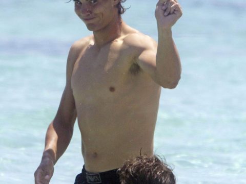 Rafael Nadal in spiaggia: è l'ora di abbronzarsi