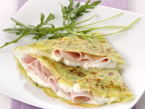 Crepes alla rucola con crescenza e prosciutto