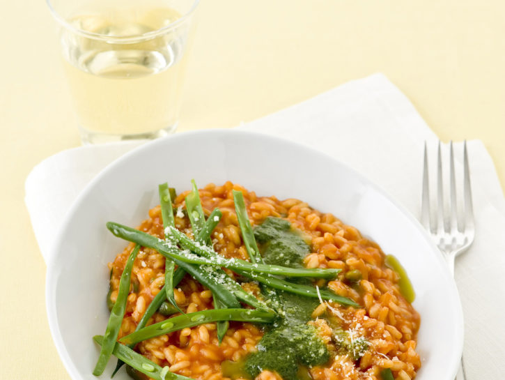 Risotto al pomodoro con fagiolini e basilico