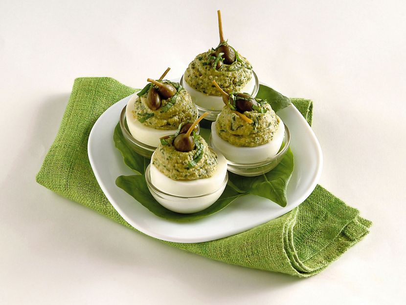 uova-sode-con-mousse-di-capperi