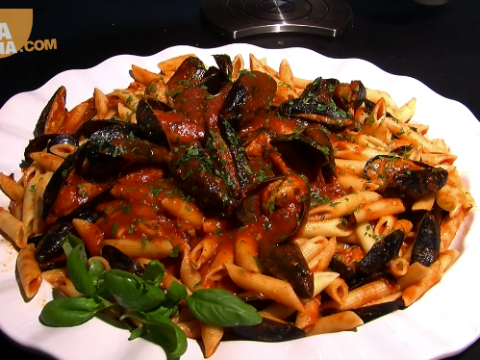 Mezze penne con cozze intrappolate