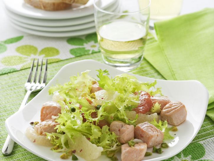 Insalata con salmone e pompelmo