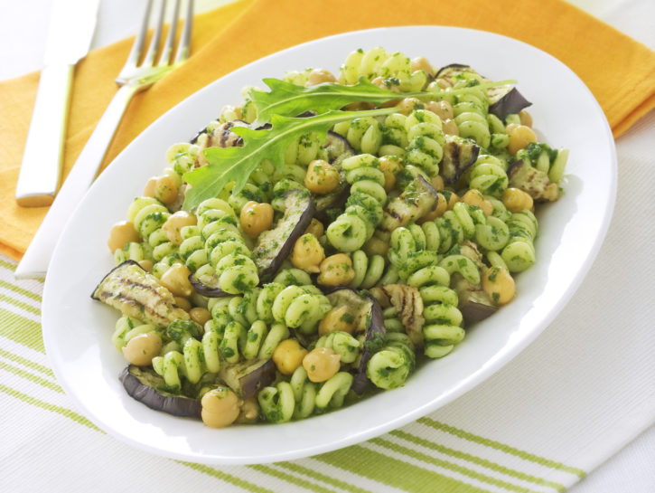 Insalata di pasta con ceci e melanzane