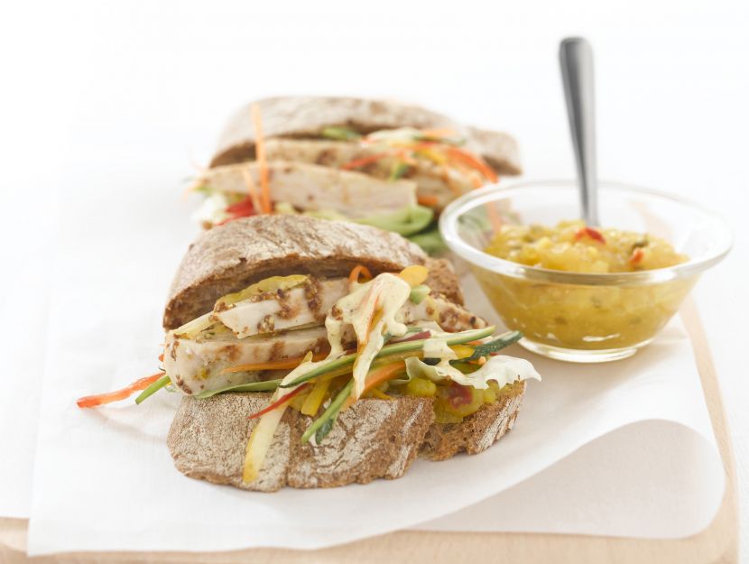 panino-con-verdure-al-curry-e-pollo