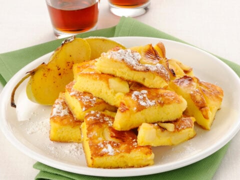 Frittata dolce alle mele: il dessert facilissimo da fare subito