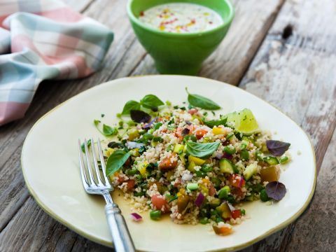 Cous cous con verdure e salsa di sesamo