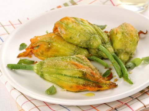 Fiori di zucca ripieni al vapore