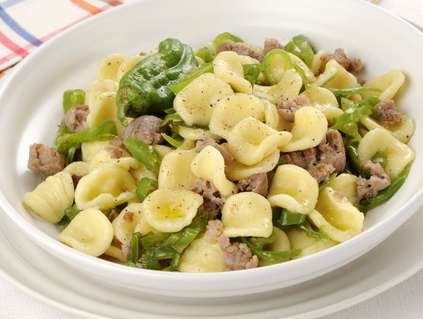 orecchiette-con-salsiccia-e-peperoncini-verdi-dolci