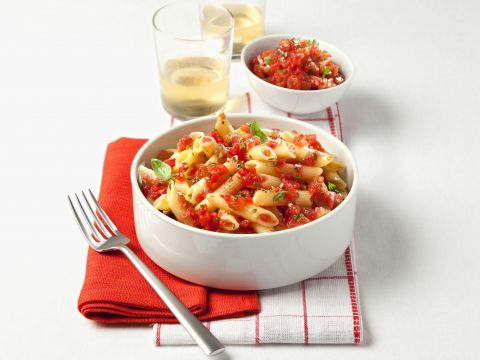 Pasta alla crudaiola classica