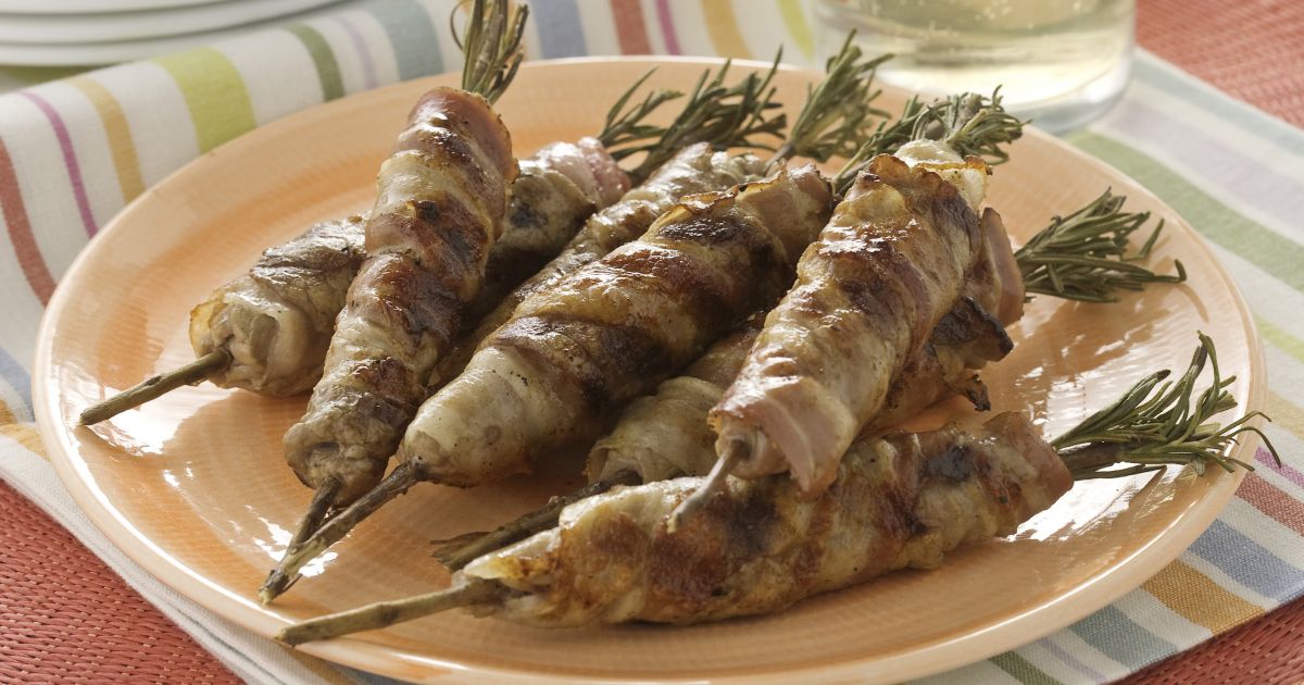 Ricetta Spiedini di rosmarino con carne e pancetta Donna Moderna