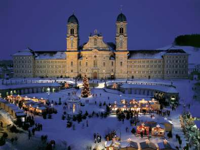 Mercatini nelle città svizzere. Questo è Natale.