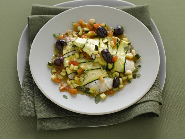 Ricetta Filetti di orata in guazzetto di zucchine, olive e ...