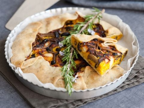 Tarte di zucca, pioppini e provolone
